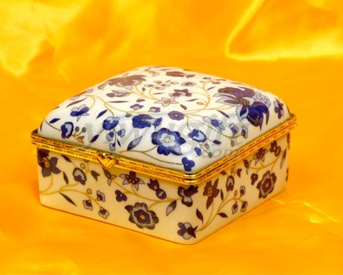 Ceramic jewelry box